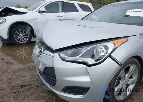 2013 Hyundai Veloster Base W/Black z USA, uszkodzony, nr VIN KMHTC6AD8DU096527